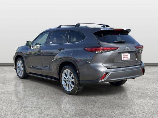 Magnetic Gray Metallic 2022 Toyota Highlander Limited