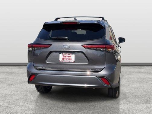 Magnetic Gray Metallic 2022 Toyota Highlander Limited