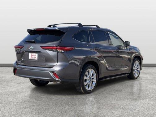 Magnetic Gray Metallic 2022 Toyota Highlander Limited