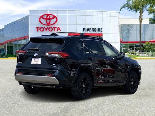 2022 Toyota RAV4 Hybrid SE