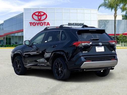 2022 Toyota RAV4 Hybrid SE