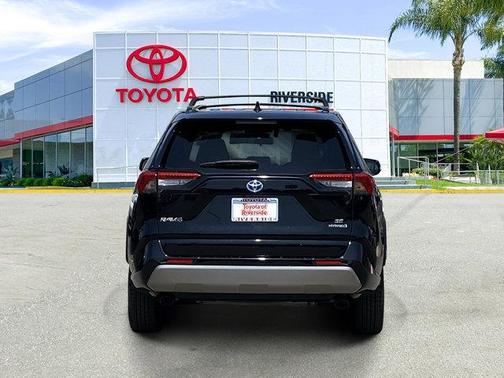 2022 Toyota RAV4 Hybrid SE