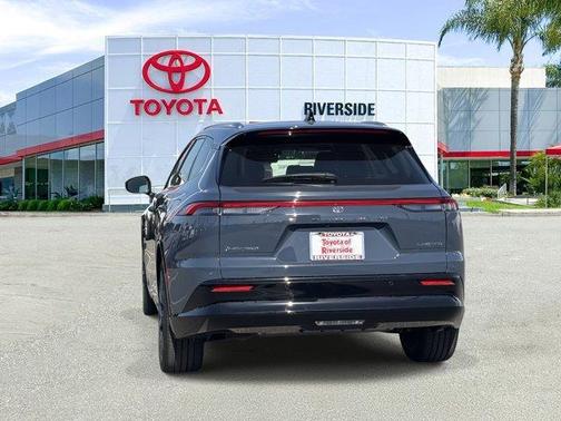 2025 Toyota Crown Signia LIMITED