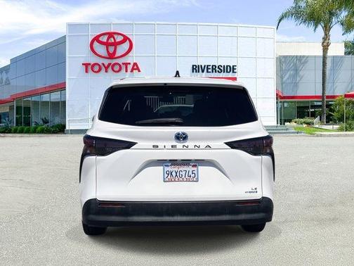 2023 Toyota Sienna LE