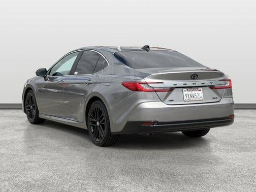 Metal 2025 Toyota Camry XLE