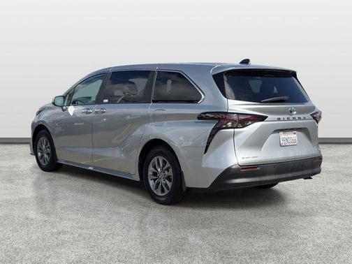 2025 Toyota Sienna XLE