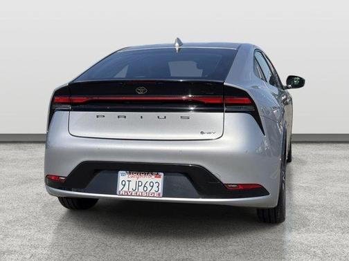 CUTTING EDGE 2025 Toyota Prius XLE