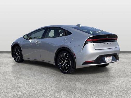 CUTTING EDGE 2025 Toyota Prius XLE