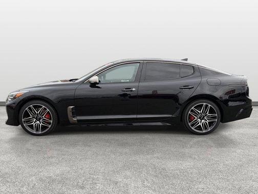 Aurora Black 2022 Kia Stinger GT1