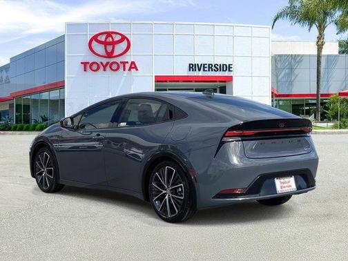 2025 Toyota Prius XLE