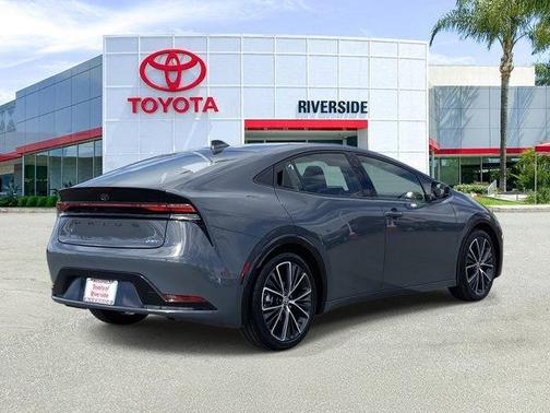 2025 Toyota Prius XLE