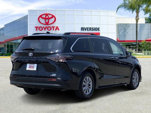 2023 Toyota Sienna XLE