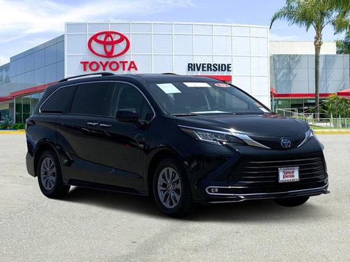 2023 Toyota Sienna XLE