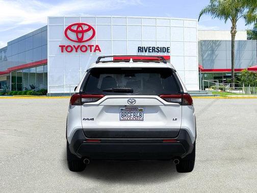 2020 Toyota RAV4 LE
