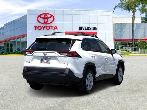 2020 Toyota RAV4 LE