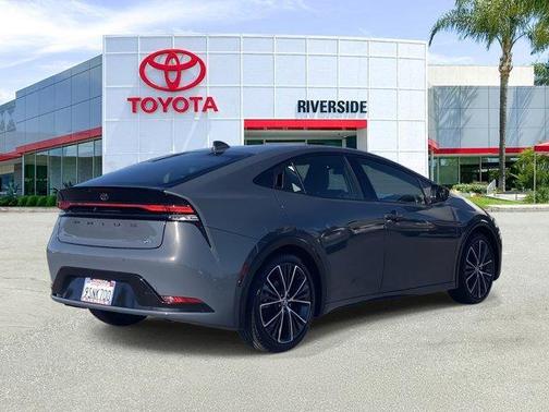 2025 Toyota Prius XLE