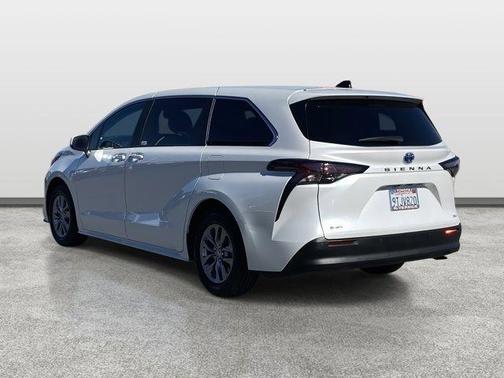 2025 Toyota Sienna XLE