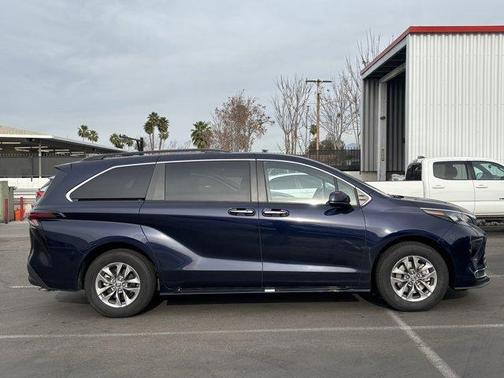 2024 Toyota Sienna XLE