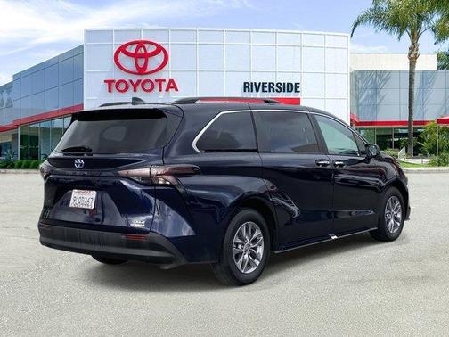 2024 Toyota Sienna XLE