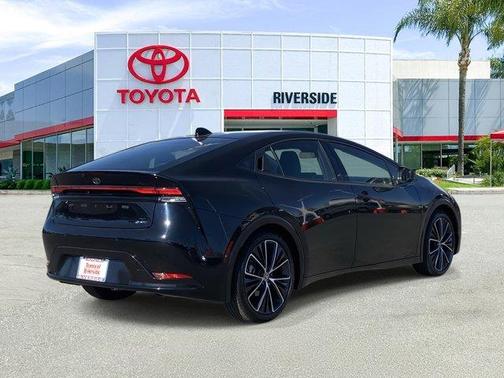 2025 Toyota Prius XLE