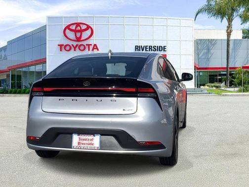 2025 Toyota Prius LE