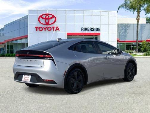 2025 Toyota Prius LE