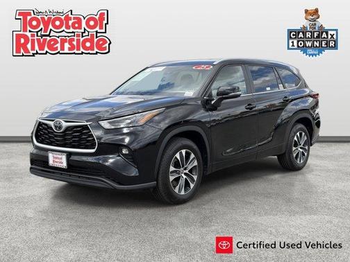 Midnight Black Metallic 2025 Toyota Highlander XLE