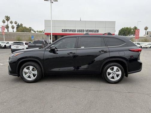 Midnight Black Metallic 2023 Toyota Highlander LE