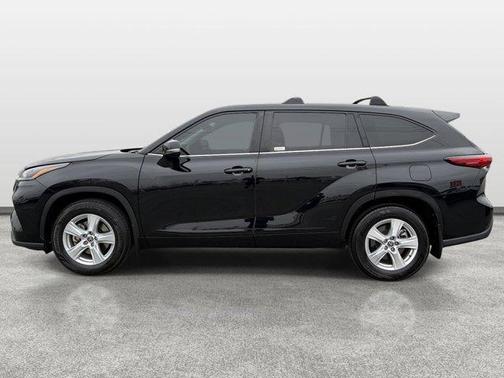 Midnight Black Metallic 2023 Toyota Highlander LE