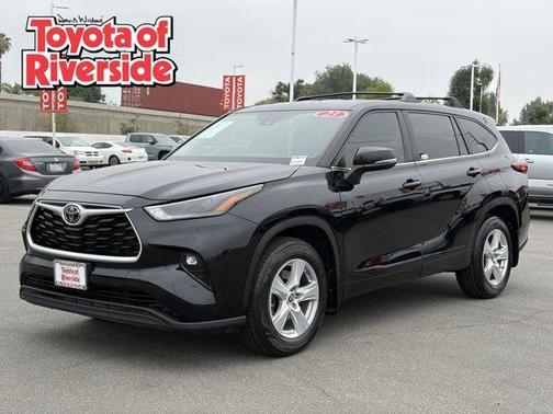 Midnight Black Metallic 2023 Toyota Highlander LE