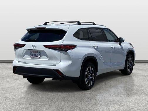 Pearl 2023 Toyota Highlander XLE