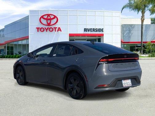 2025 Toyota Prius LE