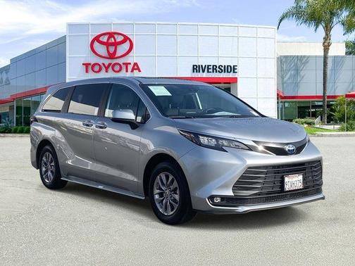 2025 Toyota Sienna XLE