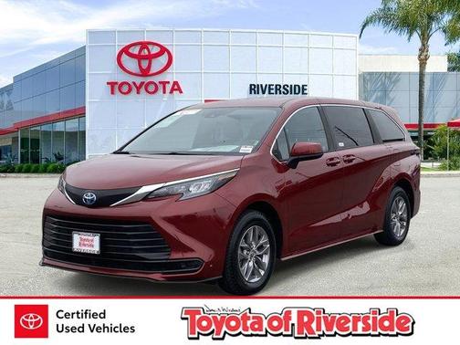 2025 Toyota Sienna LE