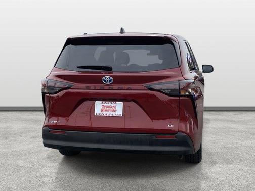 2025 Toyota Sienna LE