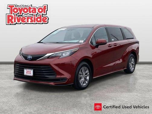 2025 Toyota Sienna LE