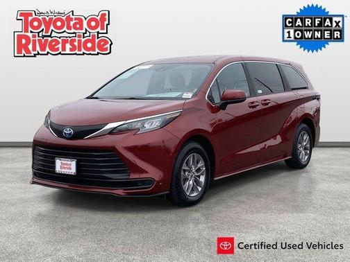 2025 Toyota Sienna LE