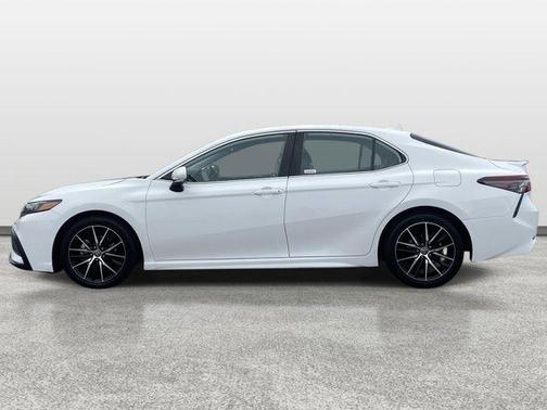Ice 2024 Toyota Camry SE