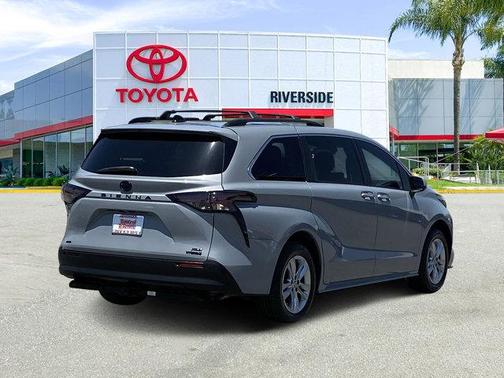 2023 Toyota Sienna Woodland Edition