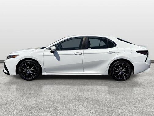 Ice 2023 Toyota Camry SE