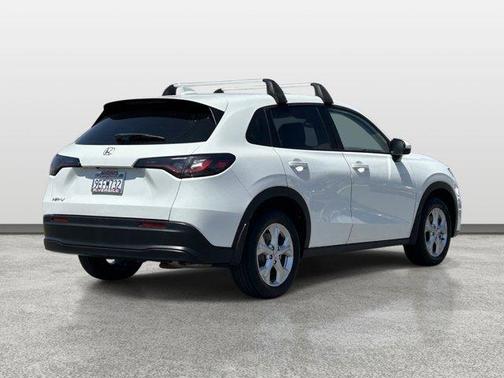 Platinum White Pearl 2023 Honda HR-V LX