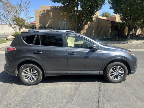 2017 Toyota RAV4 Hybrid XLE