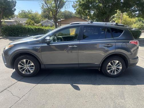 2017 Toyota RAV4 Hybrid XLE
