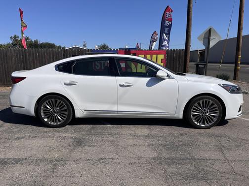 2017 Kia Cadenza Limited