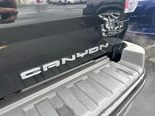 Onyx Black 2022 GMC Canyon Denali