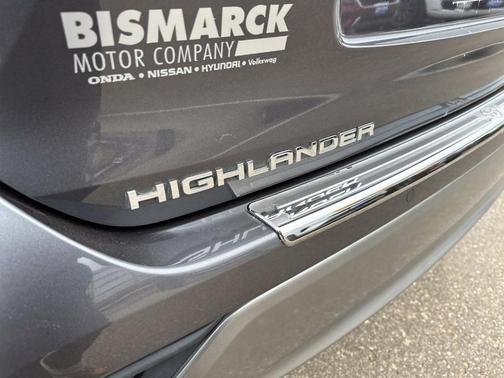 Magnetic Gray Metallic 2021 Toyota Highlander Platinum