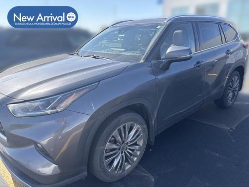 Magnetic Gray Metallic 2021 Toyota Highlander Platinum