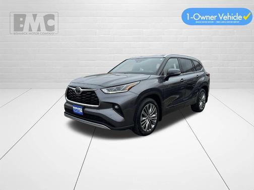 Magnetic Gray Metallic 2021 Toyota Highlander Platinum