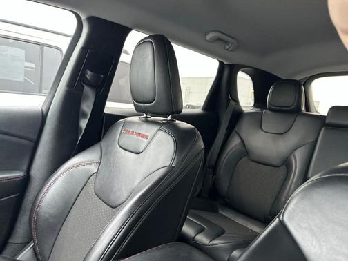 Velvet Red Pearlcoat 2020 Jeep Cherokee Trailhawk