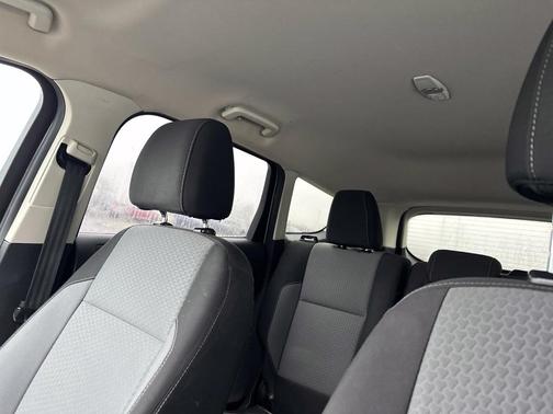 Ingot Silver 2017 Ford Escape SE